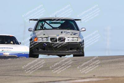 media/Oct-26-2025-CalClub SCCA (Sun) [[8ce1e69566]]/Group 2/Grapevine/